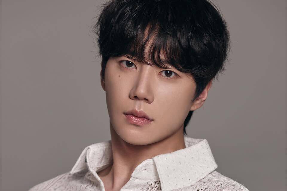 Profil-Biodata Lee Jun Young,  Disorot di Blue Dragon Series Awards 2025