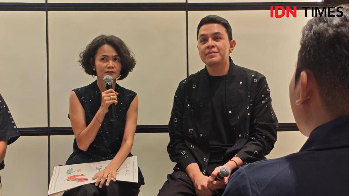 Chitra Subyakto menjelaskan Pasar Kita dalam konferensi pers pameran instalasi Pasar Kita pada Jumat (18/7/2025) di 7 A.M Bakers - Grand Indonesia East Mall. (IDN Times/Febriyanti Revitasari)