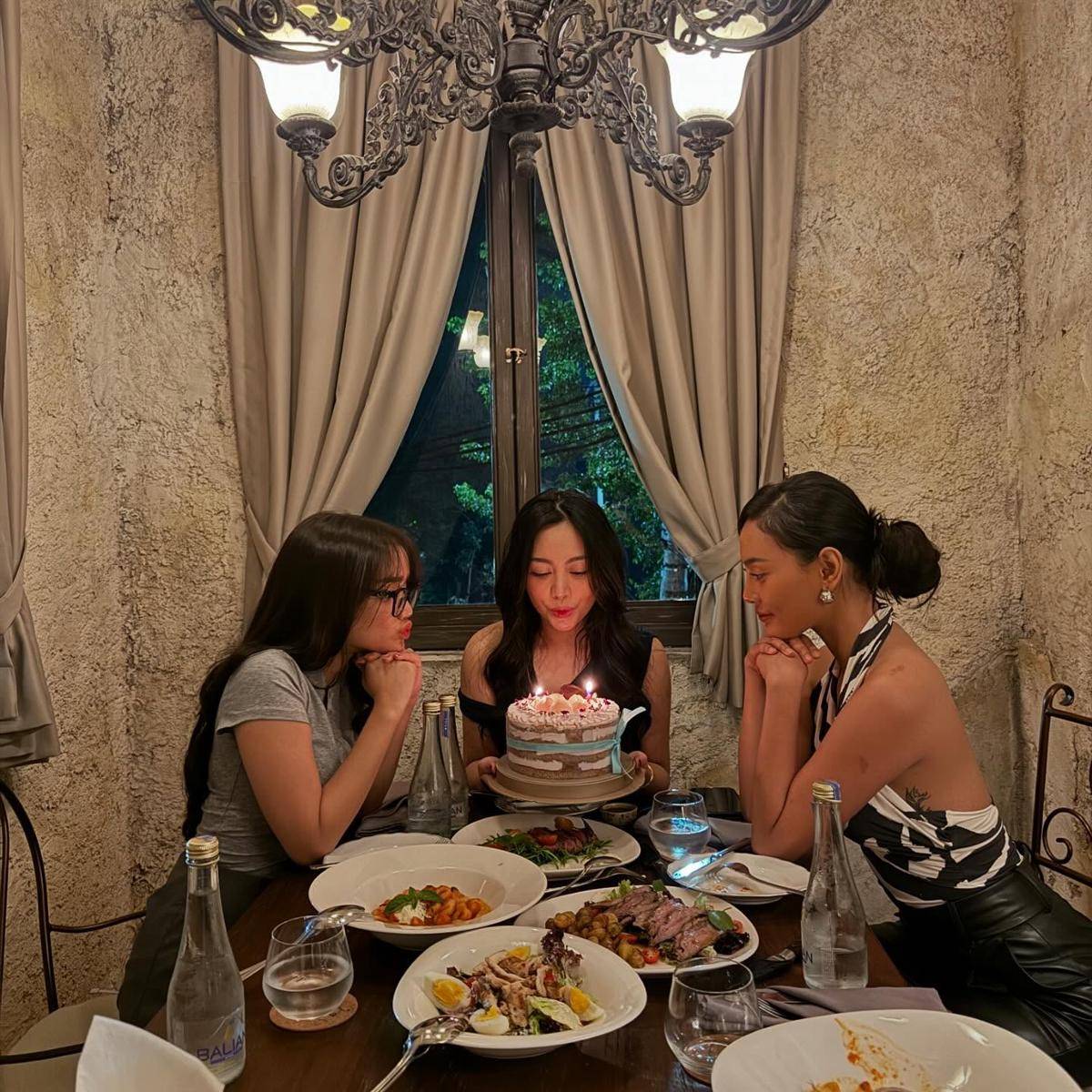 Persahabatan Erika Carlina, Fuji dan Rachel Vennya (Instagram.com/eri.carl)