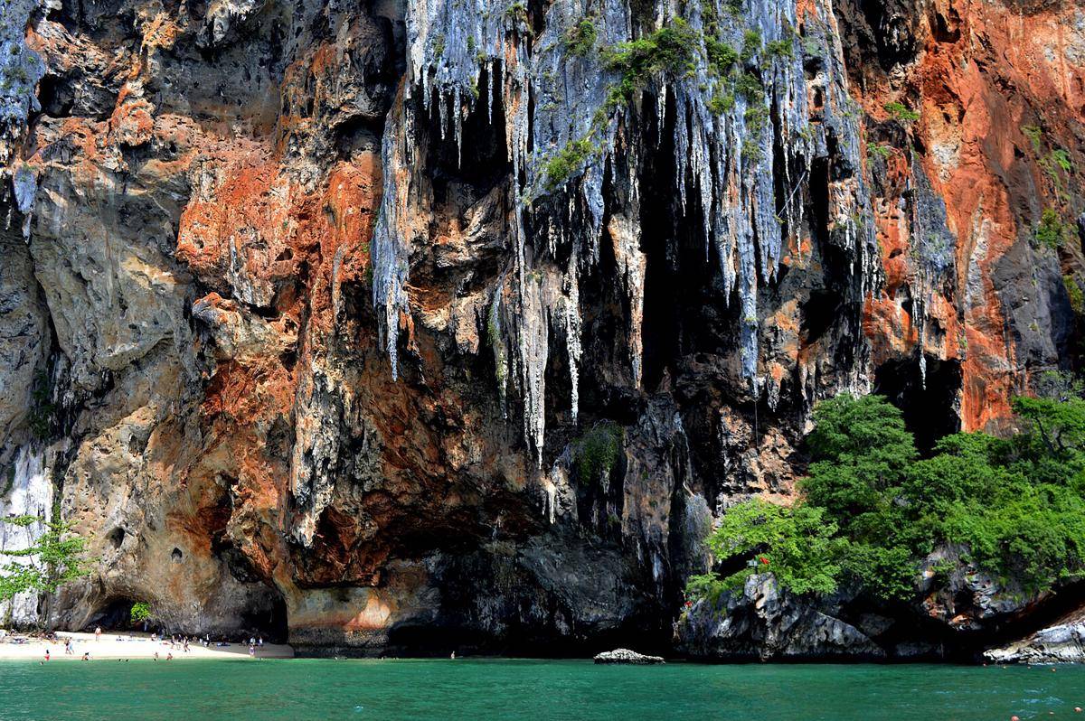 potret Railay Beach (commons.wikimedia.org/Shivashanky)