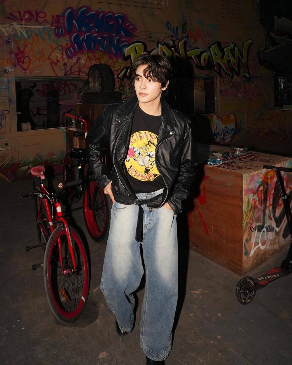 styling baggy pants ala Joong Archen (Instagram.com/chen_rcj)