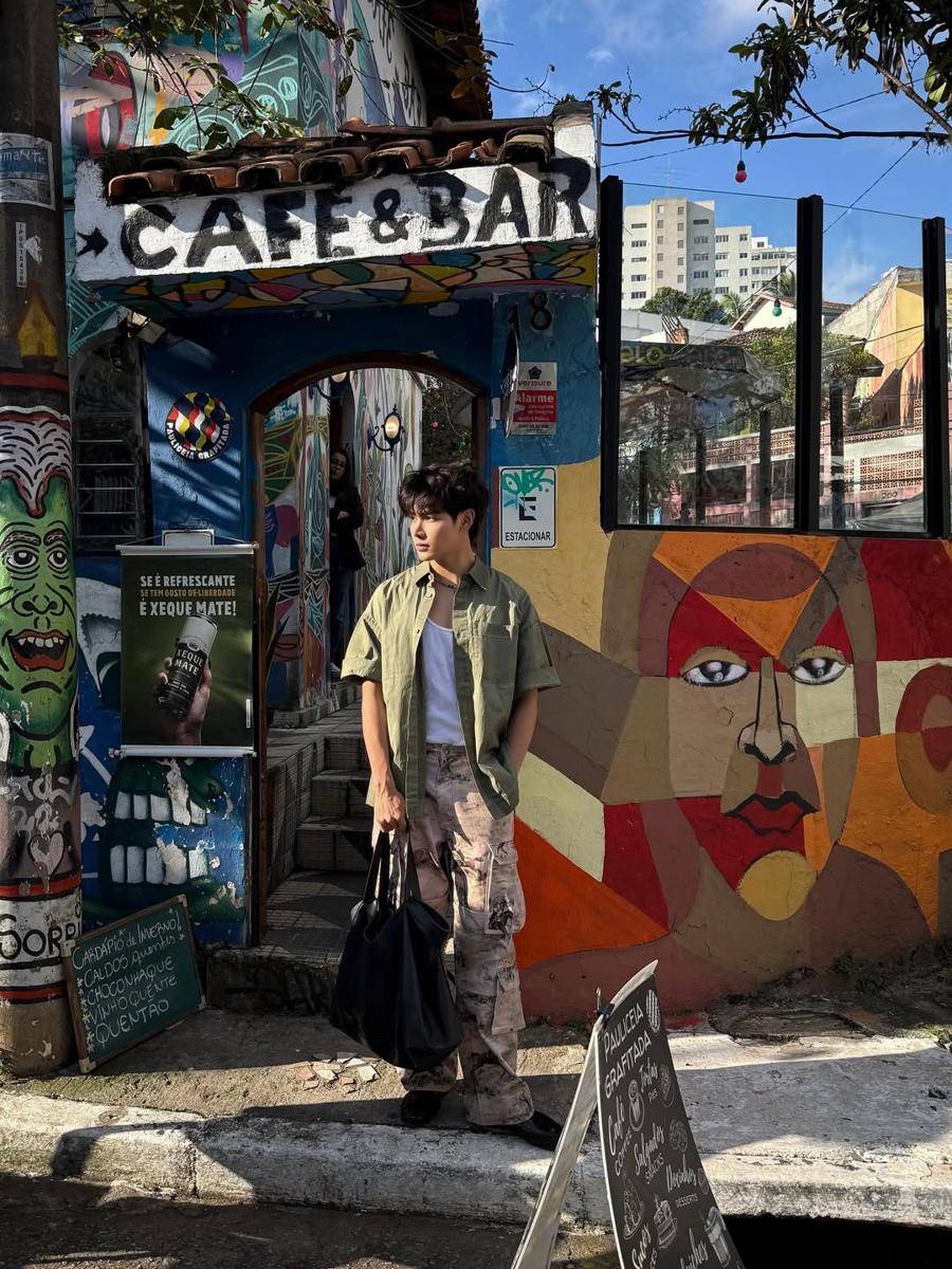 styling baggy pants ala Joong Archen (Instagram.com/chen_rcj)