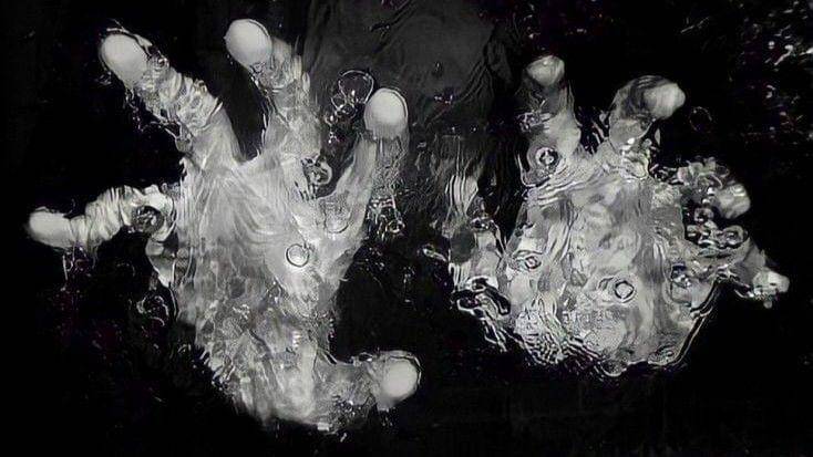 Ilustrasi Tenggelam yang Menelan (pinterest.com/isvennty)