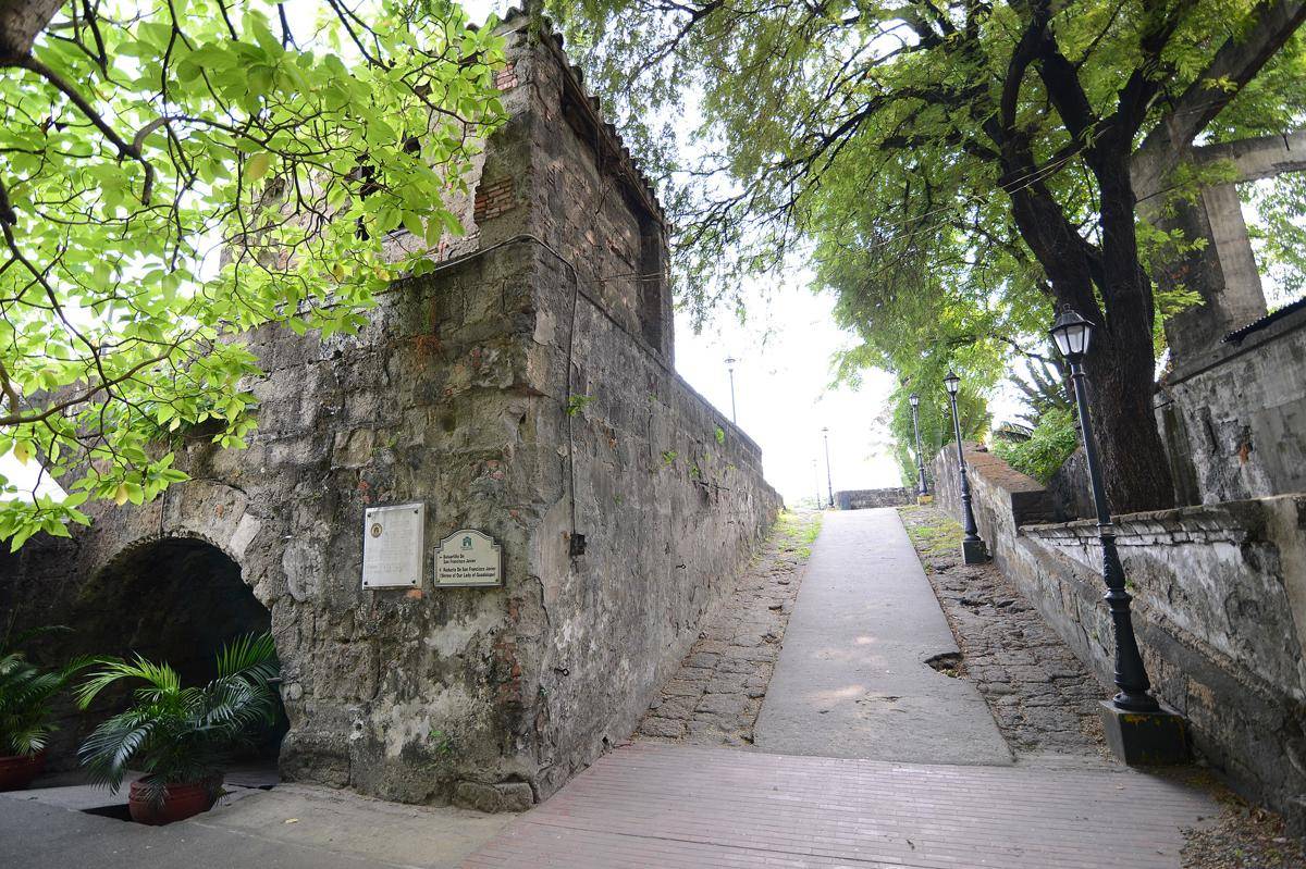 potret Fort Santiago (commons.m.wikimedia.org/Jorge Láscar)