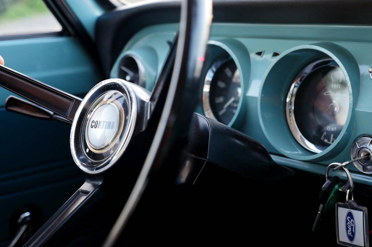 ilustrasi mobil lama (pexels.com/Nordic Overdrive)
