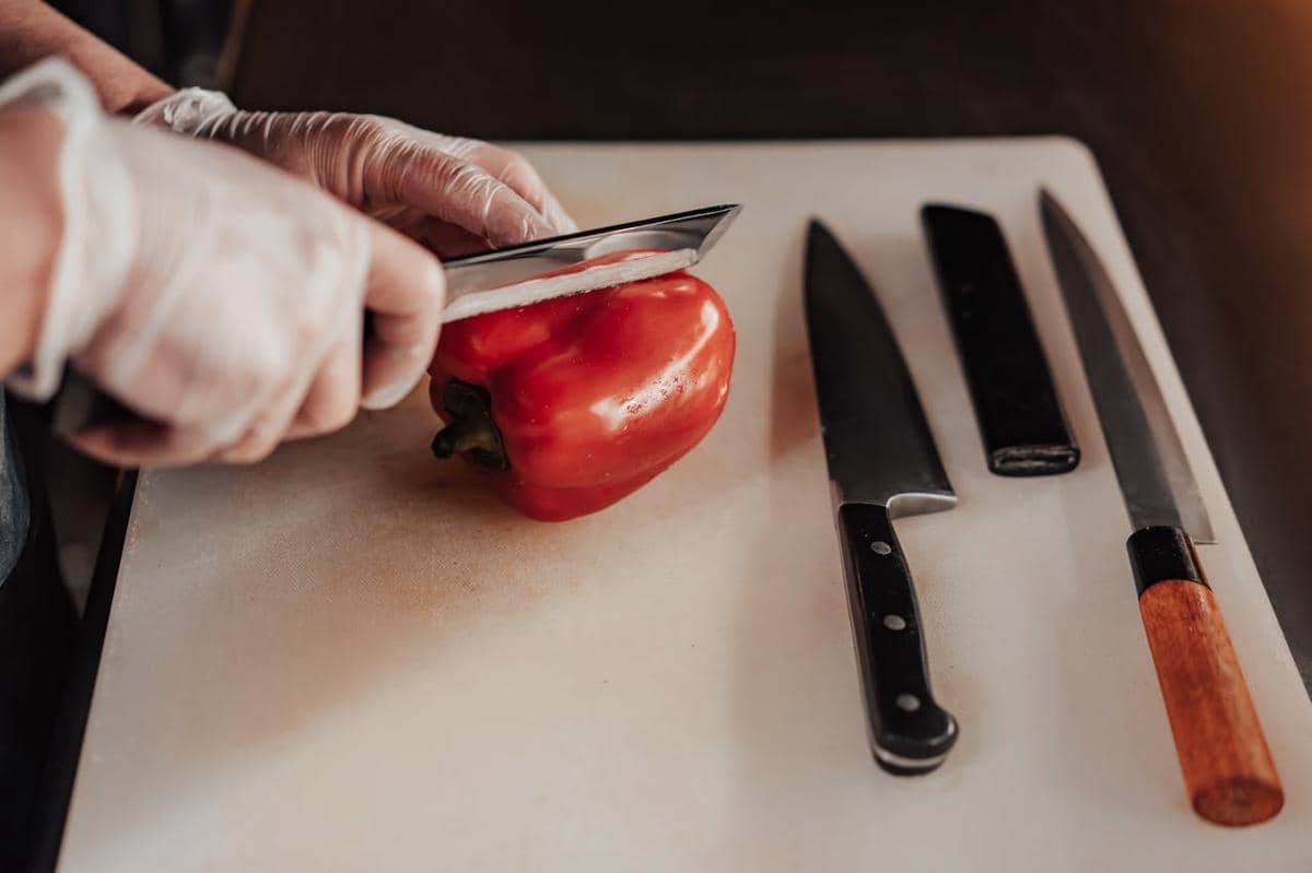ilustrasi pisau dapur (pexels.com/Mikhail Nilov)