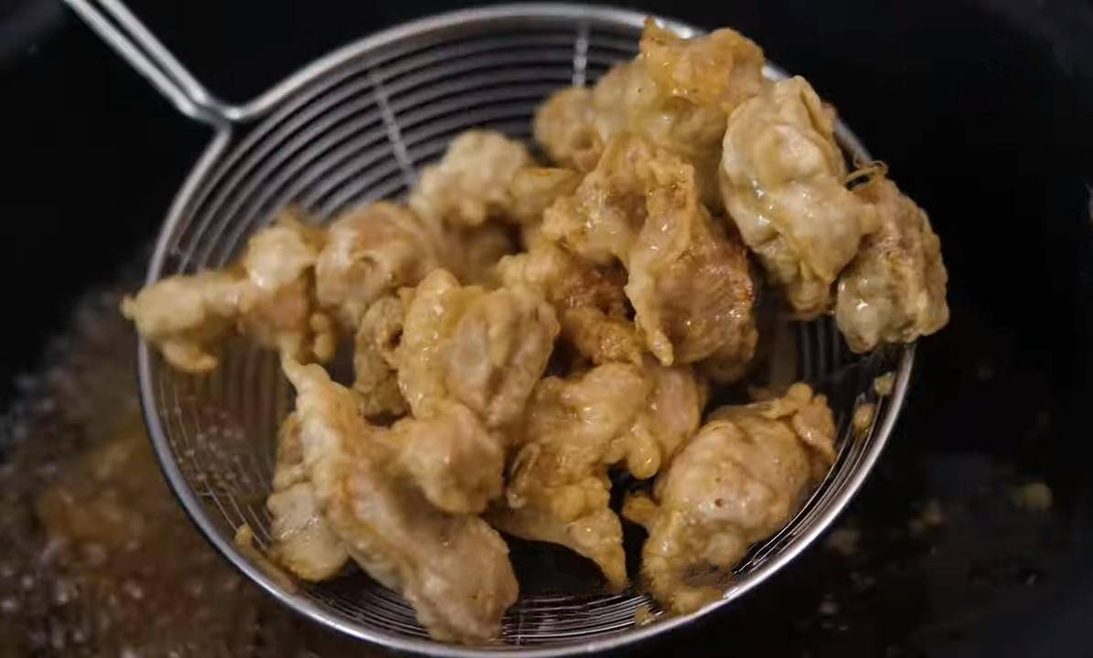 ilustrasi menggoreng chicken popcorn (YouTube.com/Ade Koerniawan)