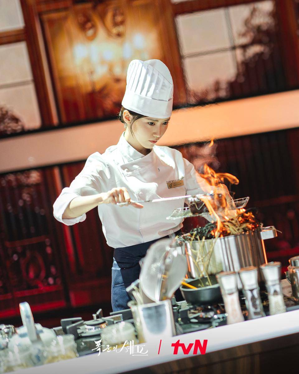Still cut Bon Appetite Your Majesty (instagram.com/tvn_drama)