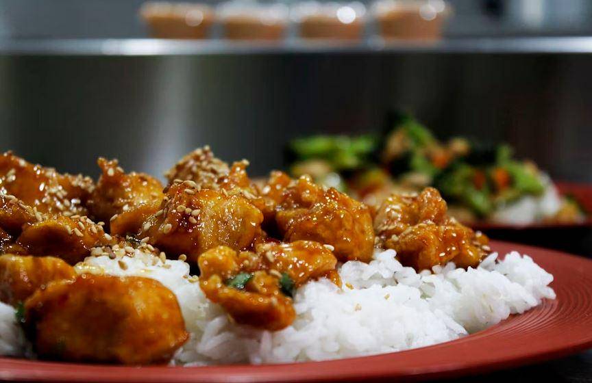 ilustrasi ayam goreng tepung saus kecap manis (unsplash.com/Fernando Aguilar)