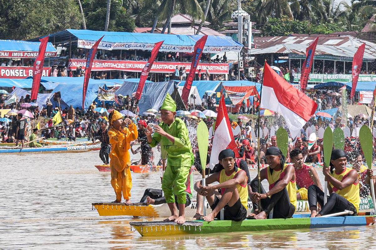 Potret Festival Pacu Jalur di Kabupaten Kuantan Singingi, Riau (Dok. Kementerian Pariwisata RI)