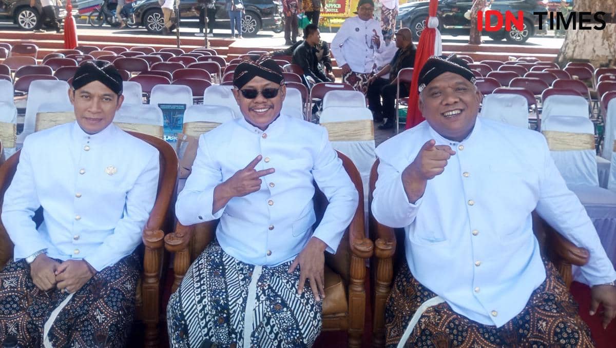 Ketua DPRD Bantul, Hanung Raharjo.(kanan).