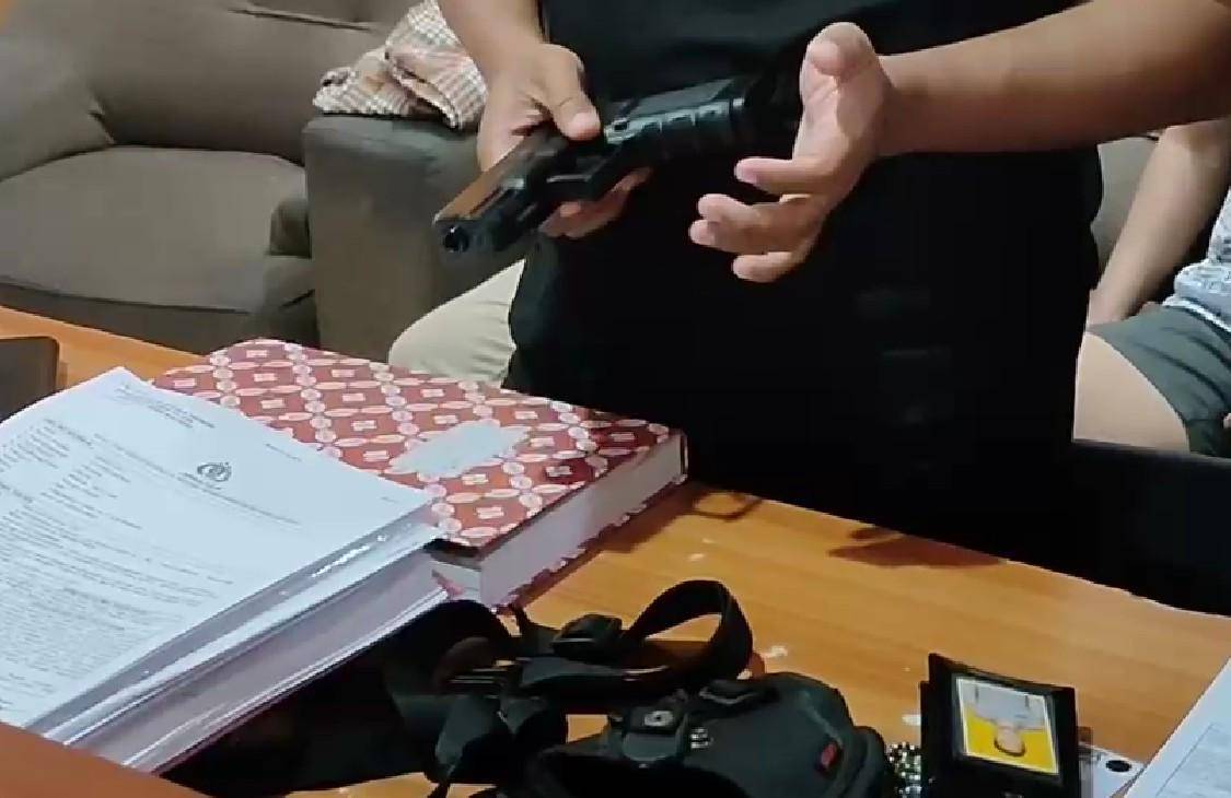 Airsoft Gun yang disita dari pedagang kambing di Makassar/Istimewa