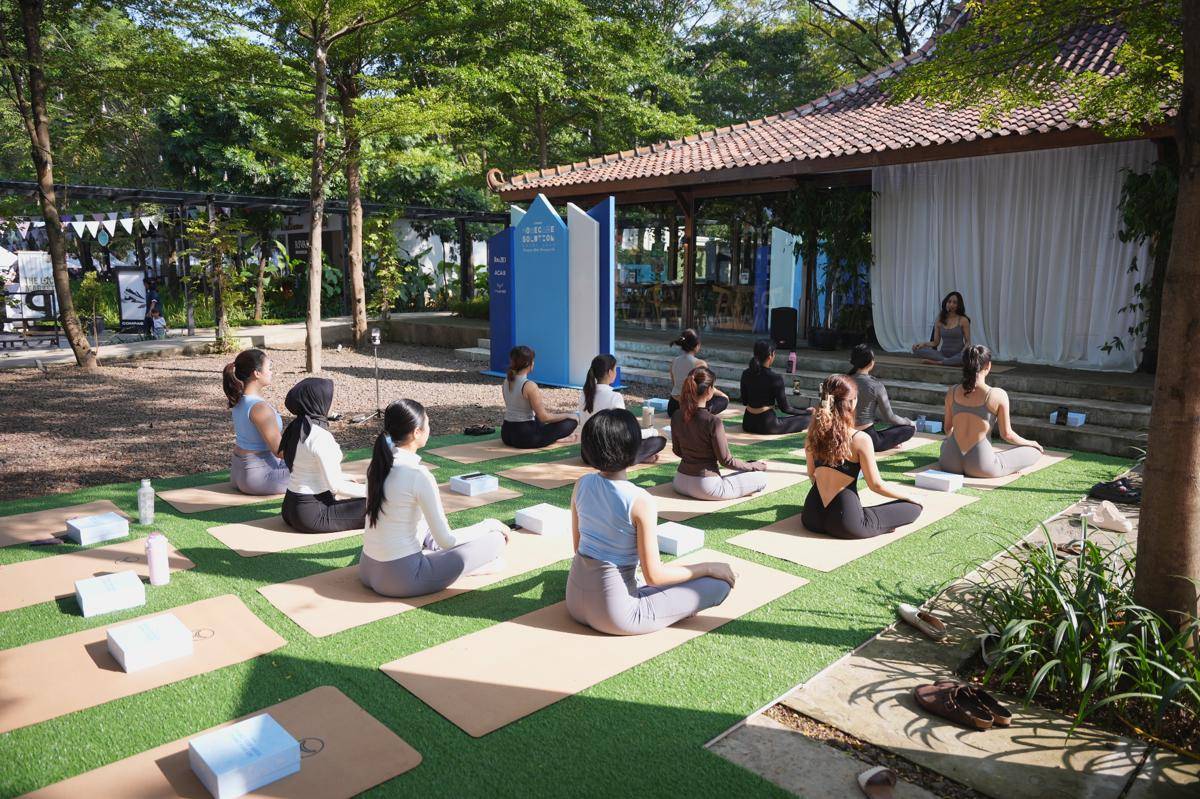 Foto 1 - Sesi Yoga di Coway Homecare Solution Event 2025.JPG