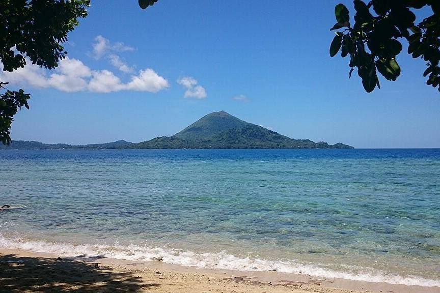 view Gunung Api Banda dari Pulau Pisang, Banda Neira 