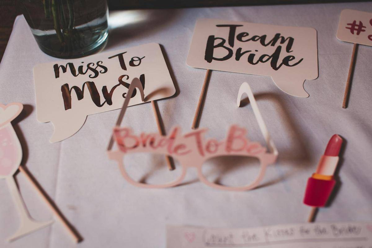 ilustrasi bridal shower (pexels.com/Craig Adderley)