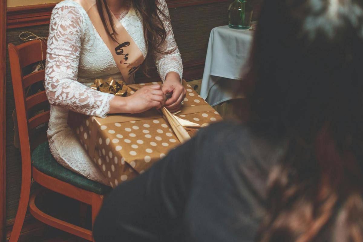 ilustrasi bridal shower (pexels.com/Craig Adderley)