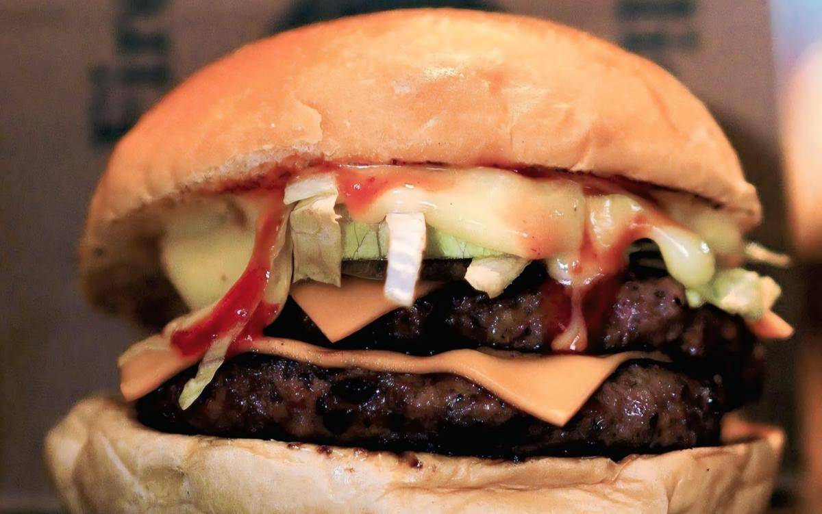 Burger Qebul (instagram.com/qebul.firewood.burger)