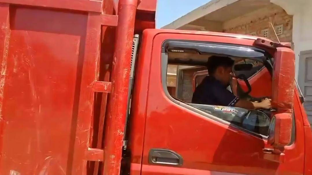 Warga Cegat Truk Diduga Pasok BBM ke Tambang Emas Ilegal Muratara