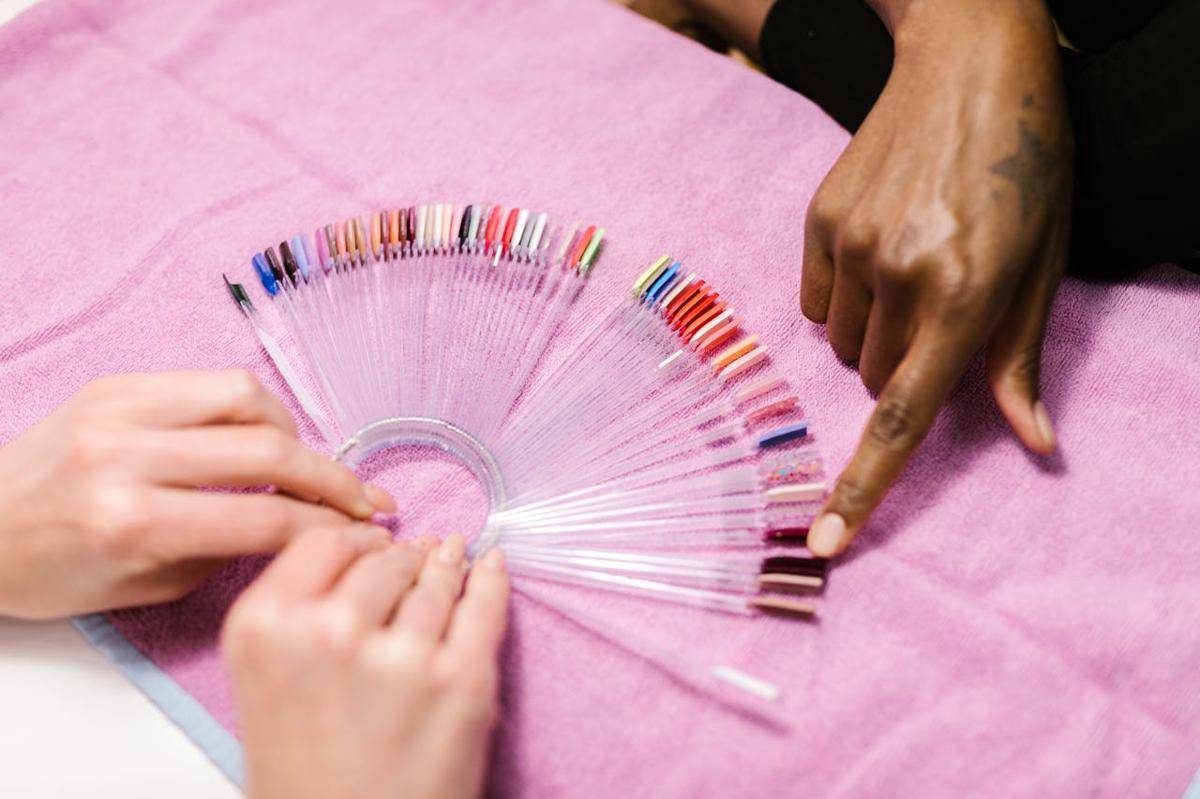 ilustrasi warna kuku (pexels.com/RDNE Stock project)