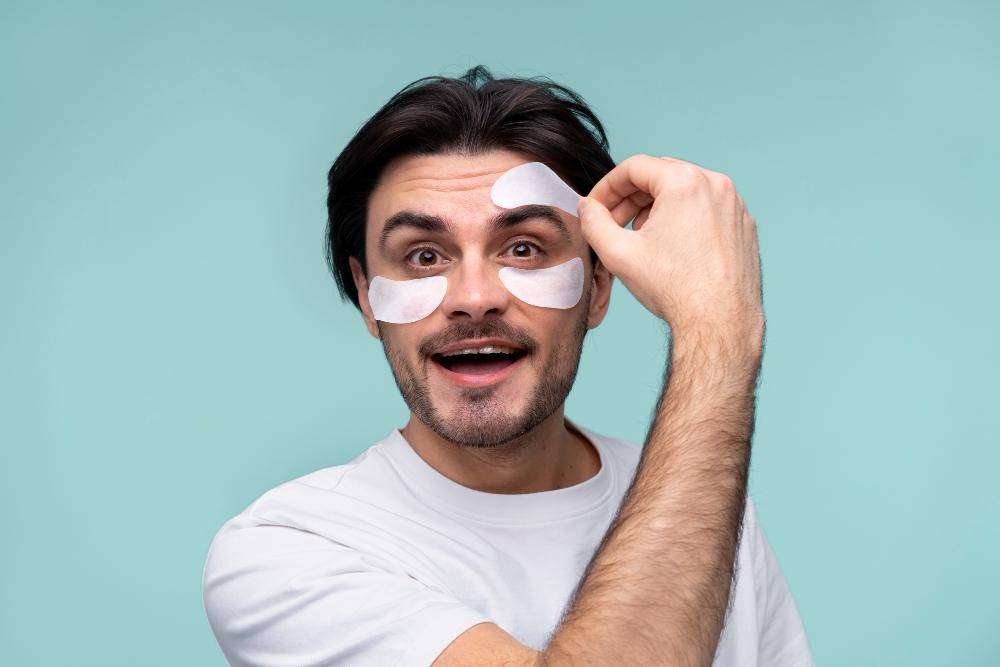 4 Alasan Cowok Harus Pakai Eye Patch, Anti Mata Panda!