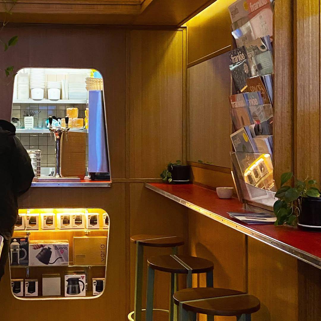 potret interior Traveller Coffee (instagram.com/travellercoffee)