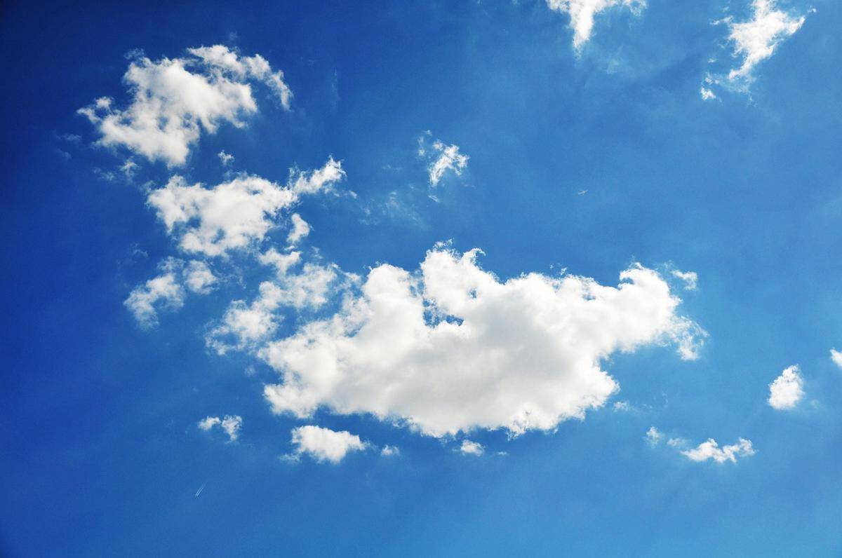 Langit biru cerah. Sumber: pixabay.com/joanna090