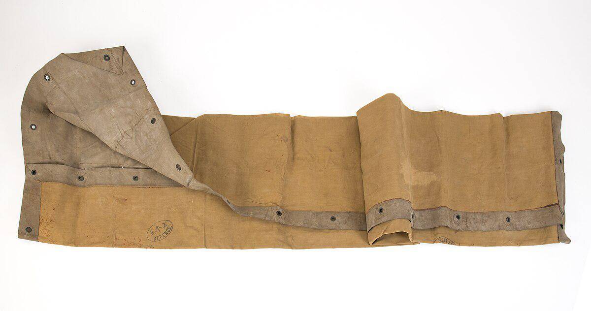 Ilustrasi groundsheet (commons.wikimedia.org/wiki/Unknown author)