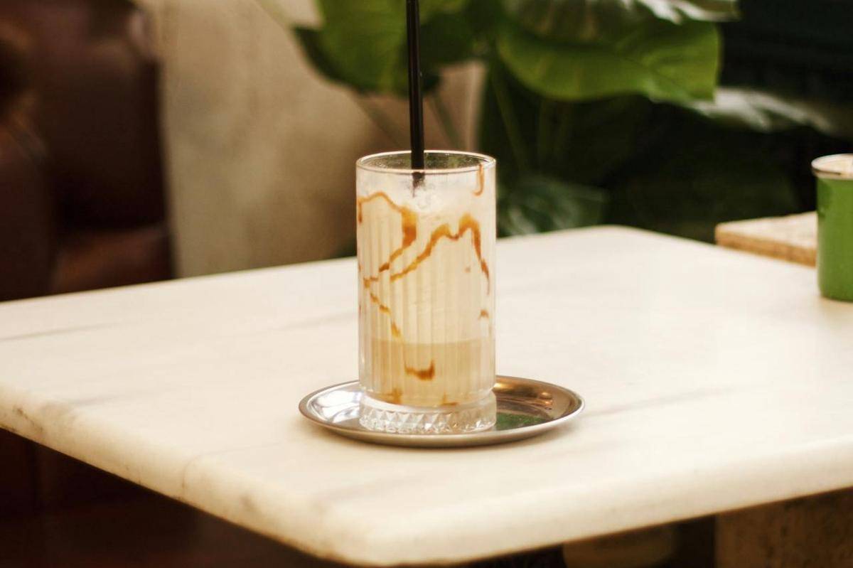 ilustrasi caramel macchiato (pexels.com/hicret)