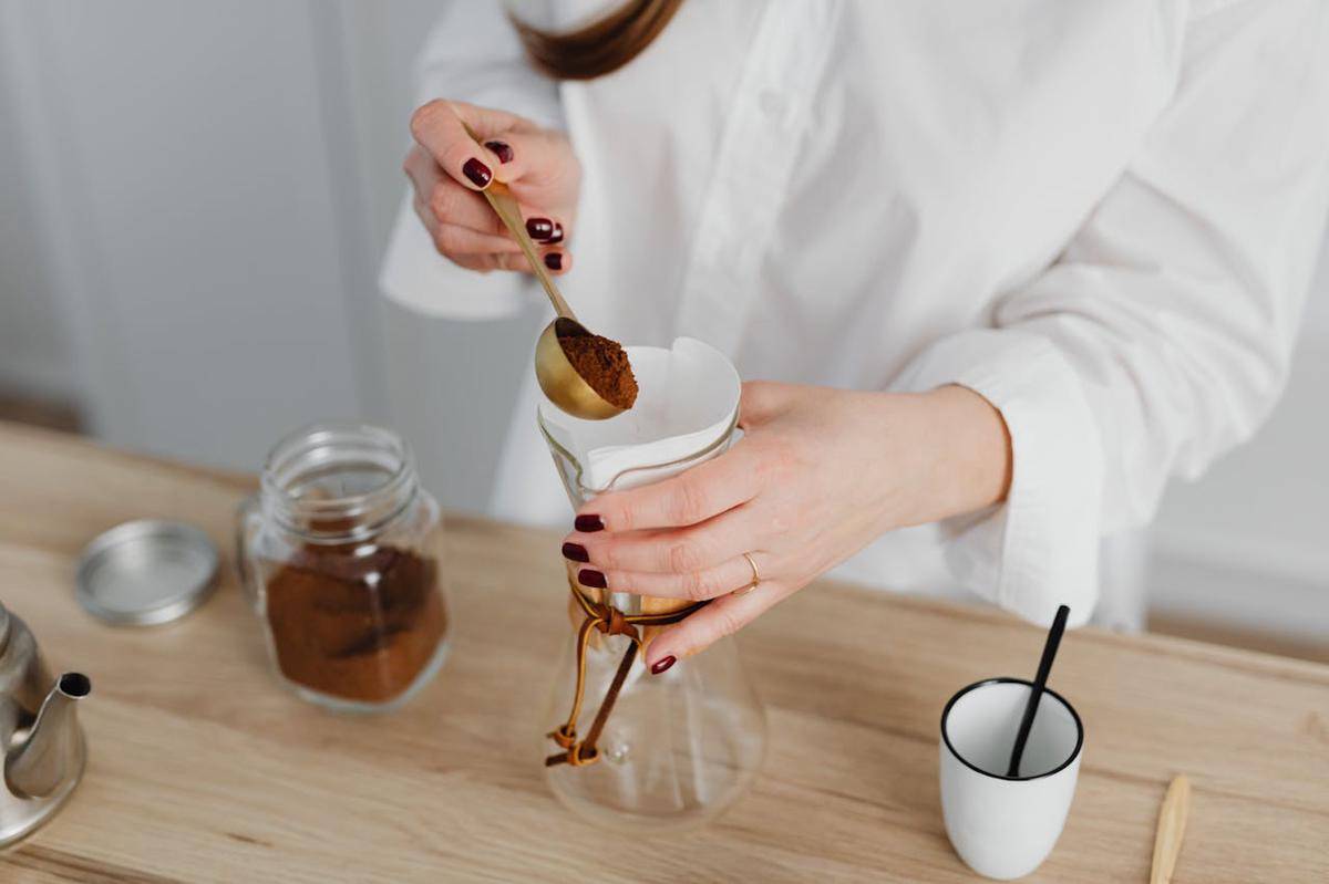 ilustrasi membuat kopi homemade (pexels.com/Photo By: Kaboompics.com)