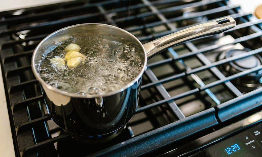 Ilustrasi teknik rebus simmering (pexels.com/RDNE Stock project)