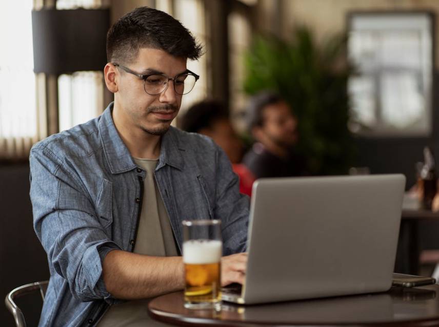 illustrasi evaluasi kerja (pexels.com/Ketut Subiyanto)