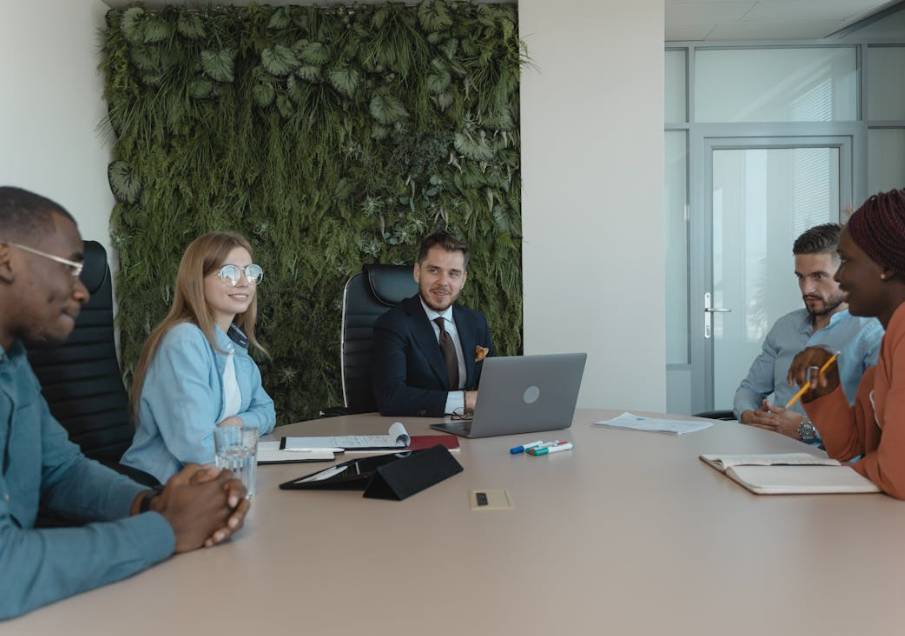 illustrasi meeting (pexels.com/Tima Miroshnichenko)