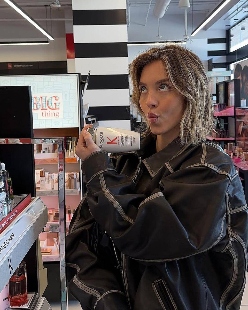 Inspirasi hairstyle beachy waves ala Sydney Sweeney (instagram.com/sydney_sweeney)