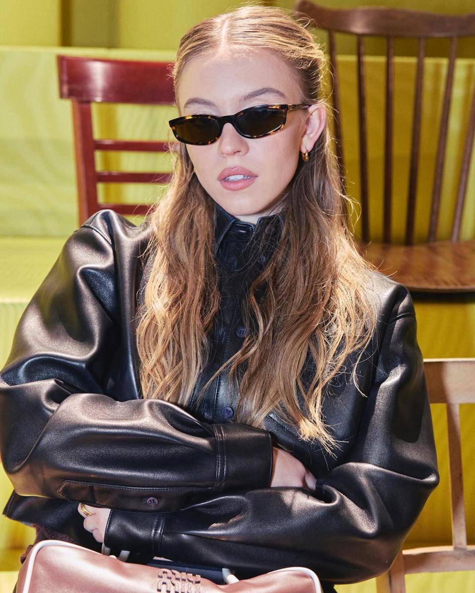 Inspirasi hairstyle beachy waves ala Sydney Sweeney (instagram.com/sydney_sweeney)