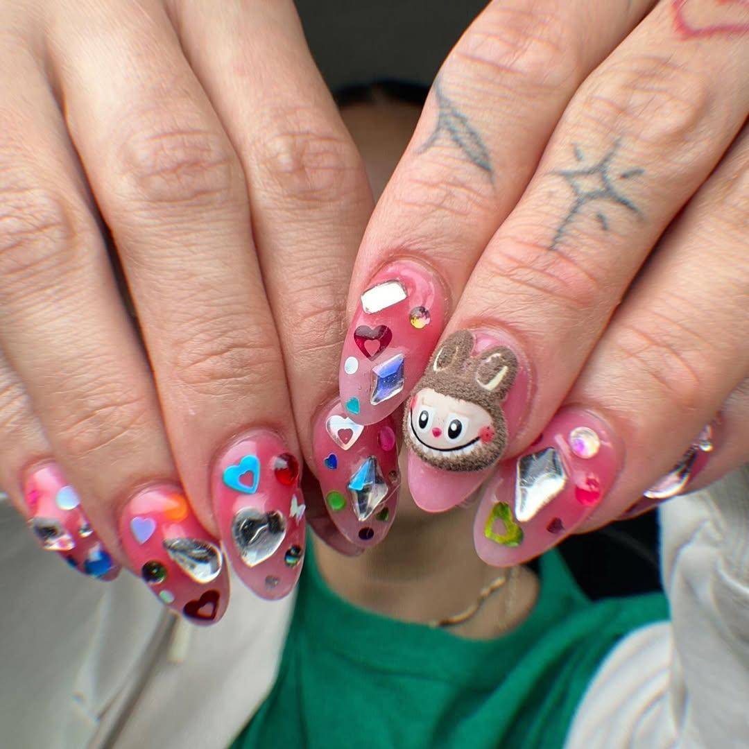 Inspirasi nail art Labubu (instagram.com/honeynailsalon_chi)