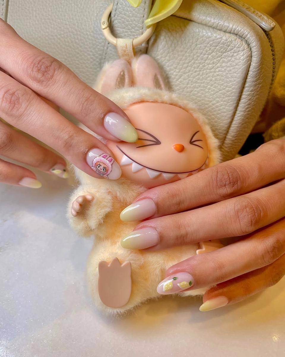 Inspirasi nail art Labubu (instagram.com/so.dubai)