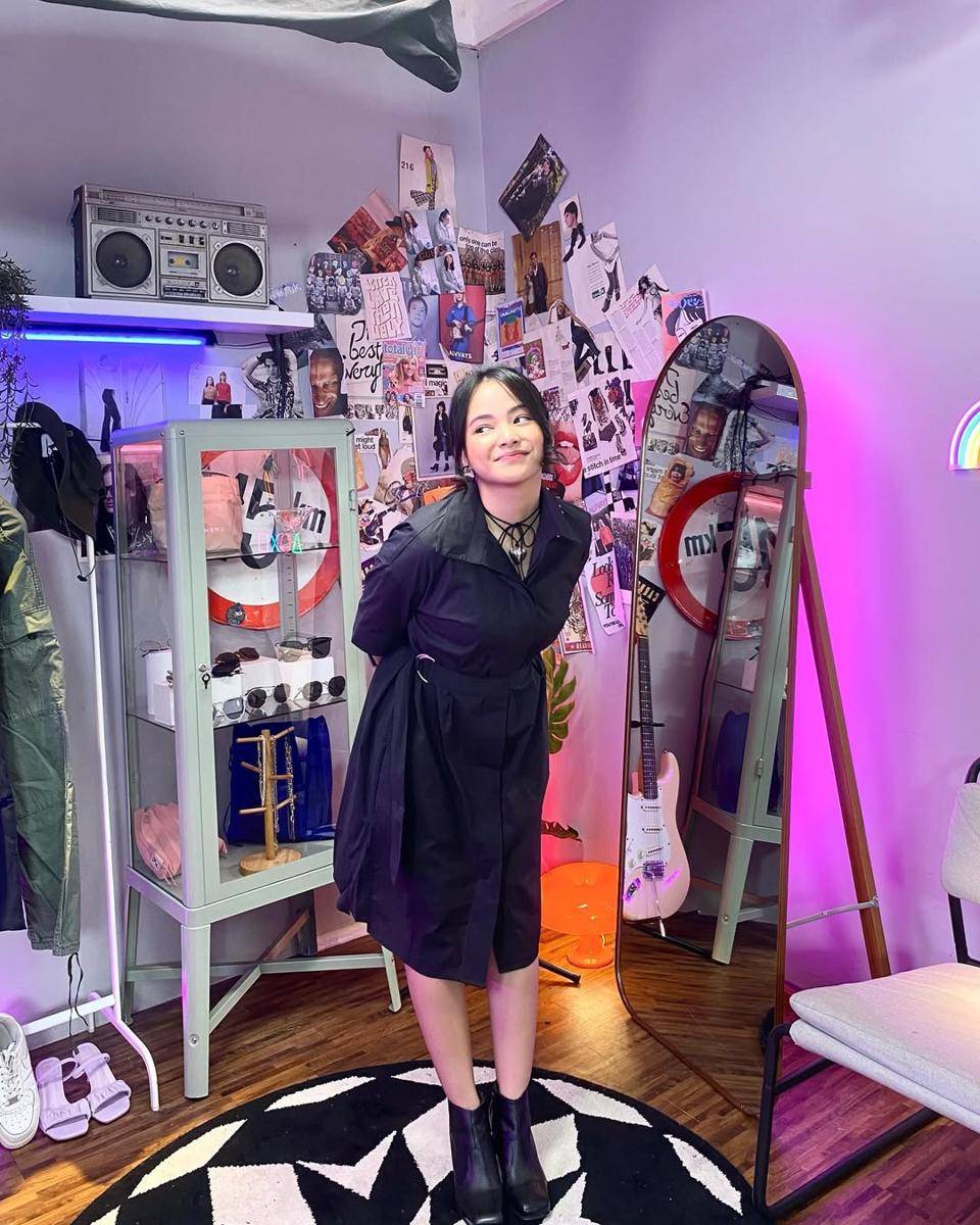 OOTD ala pemain film “Bertaut Rindu” (instagram.com/auliadeas_)