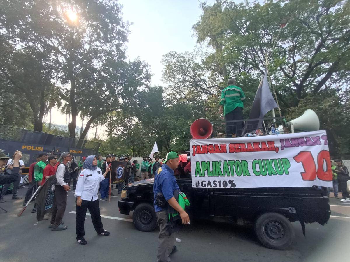 Puluhan Driver Ojol Demo Depan Monas: Kami Korban Aplikator!