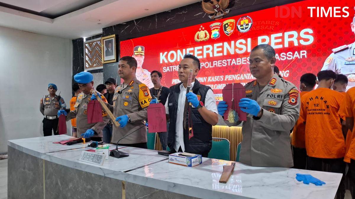Anggota geng motor pelaku tawuran di Makassar ditangkap polisi, Senin (21/7/2025). IDN Times/Darsil Yahya
