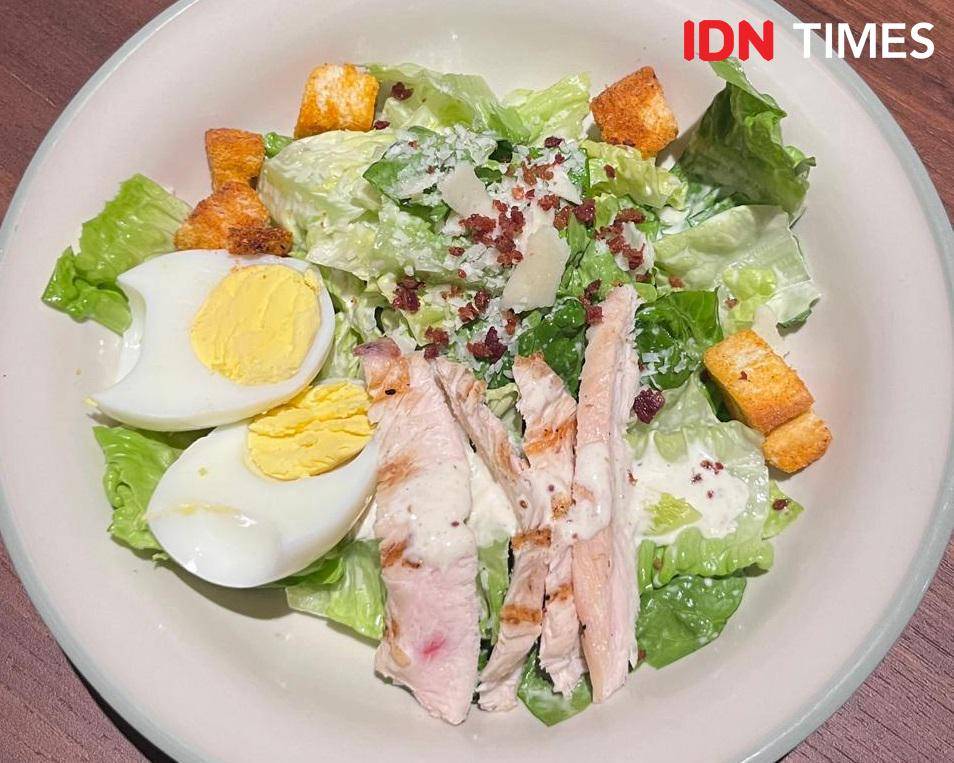 Potret menu salad di Aubree, Agora Mall, Jakarta Pusat