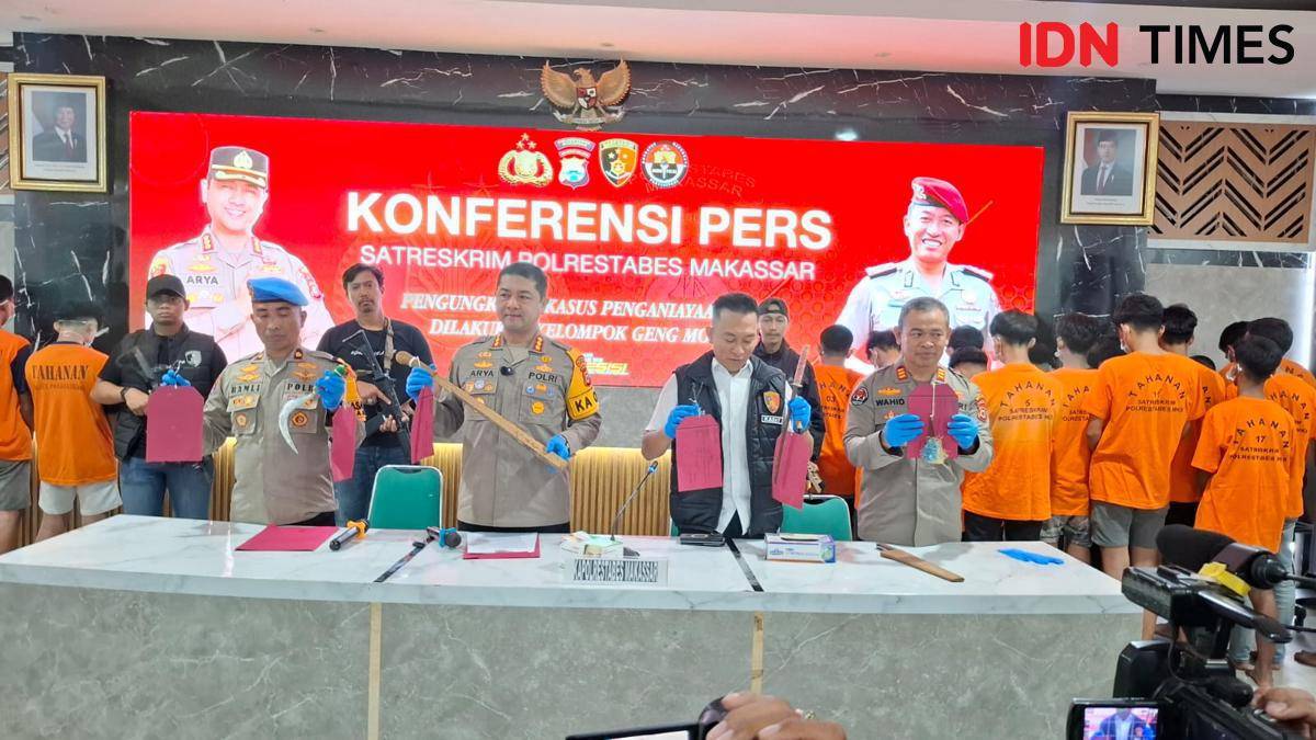 Anggota geng motor pelaku tawuran di Makassar ditangkap polisi, Senin (21/7/2025). IDN Times/Darsil Yahya