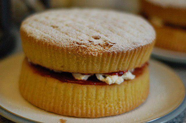 ilustrasi Victoria Sponge Cake (commons.wikimedia.org/euphro)