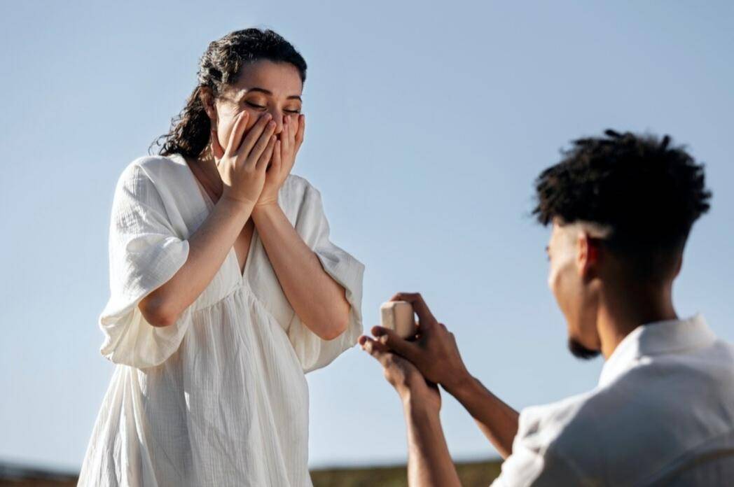 Confess (freepik.com/freepik) 