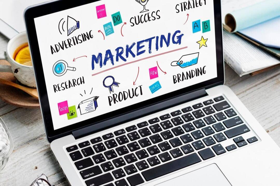 Digital Marketing (freepik.com/rawpixel.com)