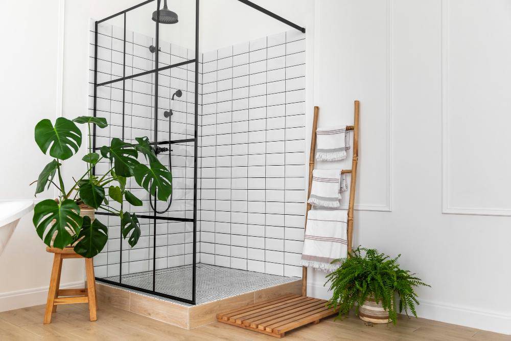 ilustrasi kamar mandi dengan tanaman hias (freepik.com/freepik)