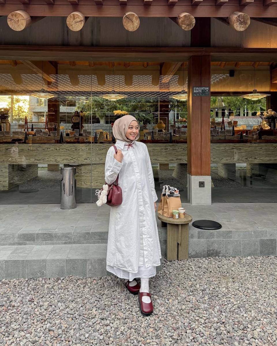 Inspirasi OOTD ala Meirani Amalia (instagram.com/meiraniap)