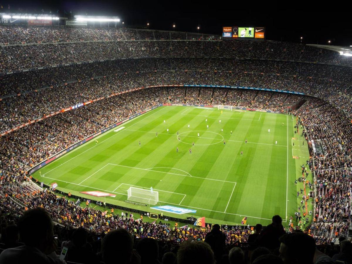 ilustrasi pertandingan sepak bola (unsplash.com/Krzysztof Dubiel)