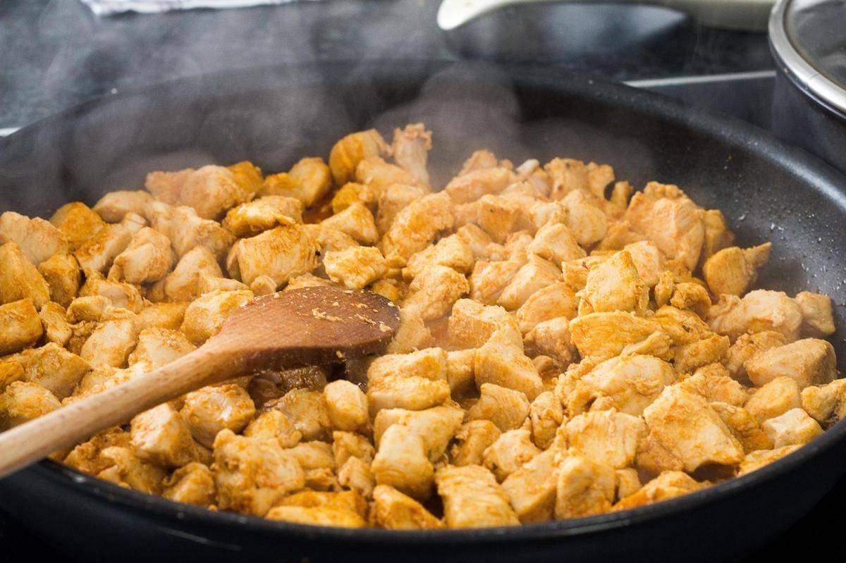 ilustrasi memasak ayam (pixabay.com/Zoli)