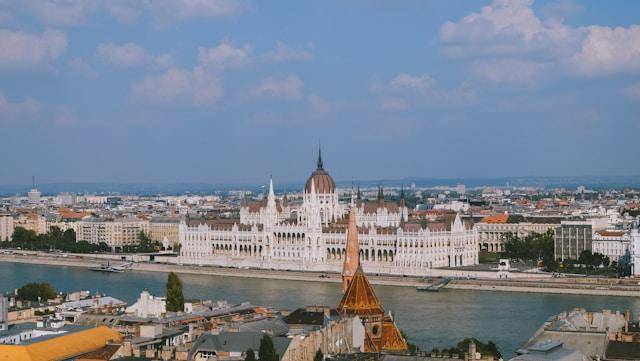 Danube River (unsplash.com/Elijah G)