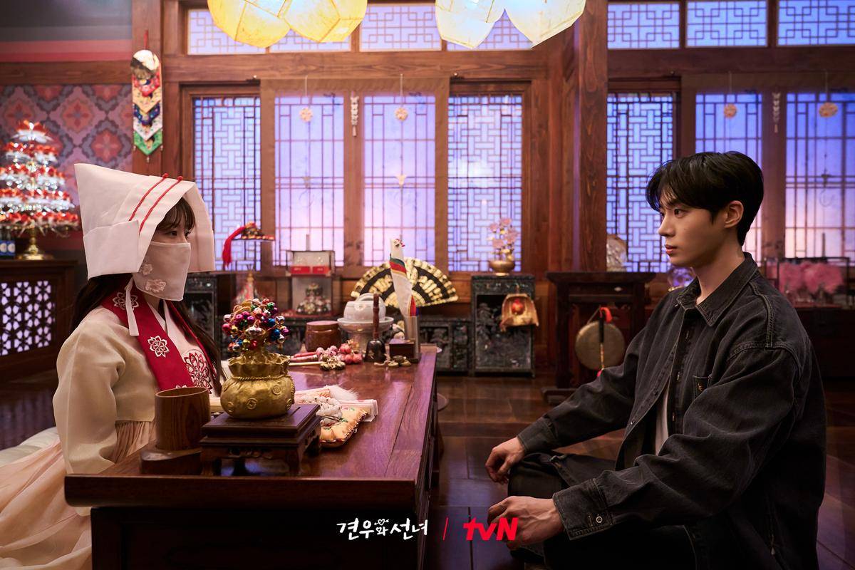 Cho Yi Hyun dan Choo Young Woo di Head Over Heels (x.com/CJnDrama)